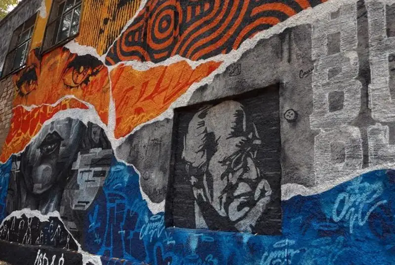 Мурал украсил здание театра в Караганде