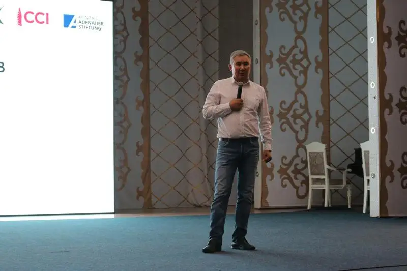 ۋاقىتىڭدى باعالا: قازاقستاندا العاشقى بولىپ جۇرەگىن اۋىستىرعان جانىبەك وسپانوۆ