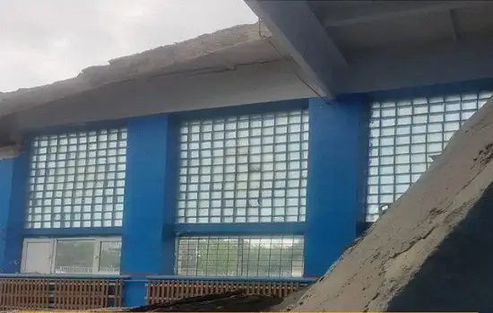 Крыша одной из школ обвалилась в Караганде