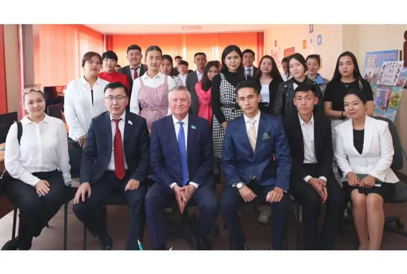 Изменения в Конституцию направлены на глубокую демократизацию политсистемы - сенатор