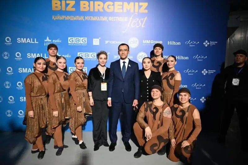 Astanada estrada juldyzdary men múgedektigi bar ártister kontsert qoıdy