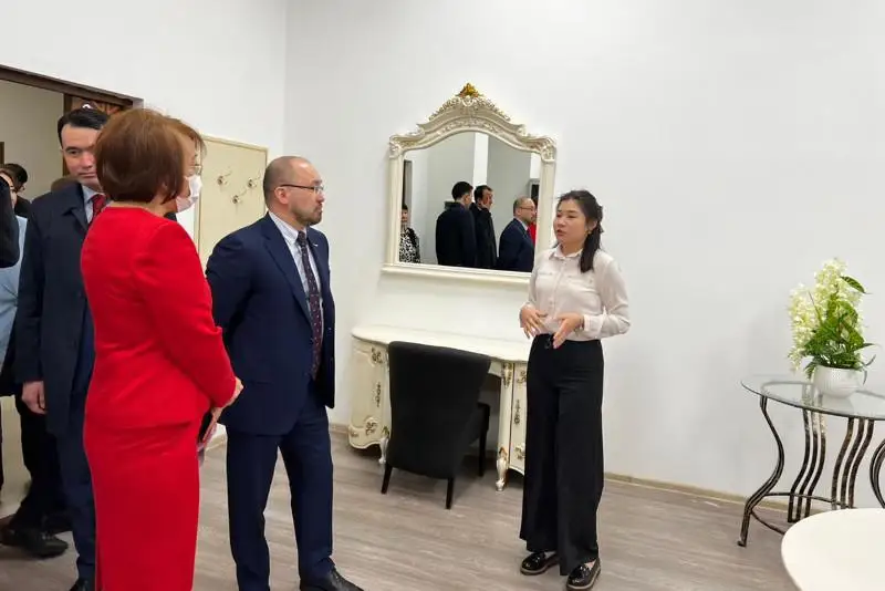 Dáýren Abaev Túrkistandaǵy Halyqaralyq týrızm ýnıversıtetiniń jumysymen tanysty