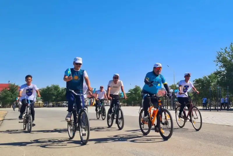 День государственных символов отметили велопробегом в Мангистауской области