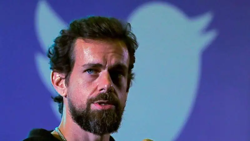 Twitter-diń negizin qalaǵan Djek Dorsı kompanııadan ketti