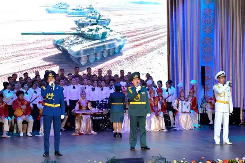 Elordada óńirlerden kelgen 400 áskerı qyzmetshi óner kórsetti
