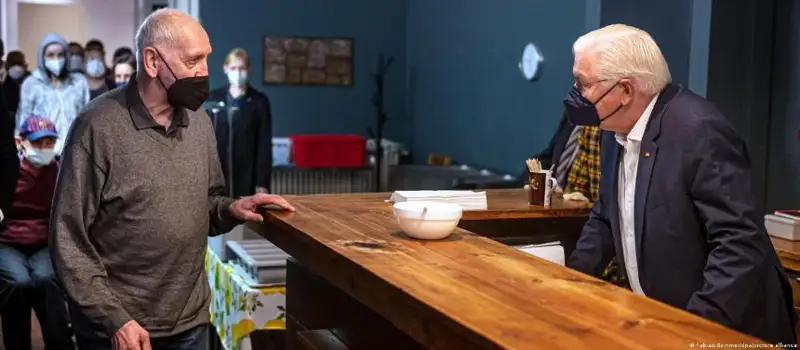 Президент ФРГ предупредил о росте числа бездомных в Германии