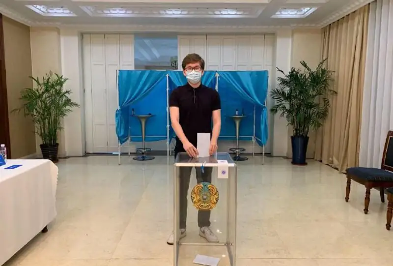 Казахстанцы в Китае начали голосовать по поправкам в Конституцию РК