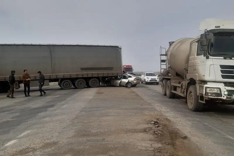 В Актюбинской области грузовик столкнулся с легковушкой - погибли двое