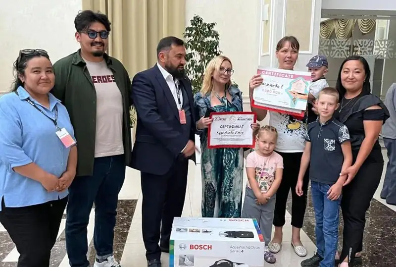 Благотворительный фонд подарил дом многодетной карагандинке