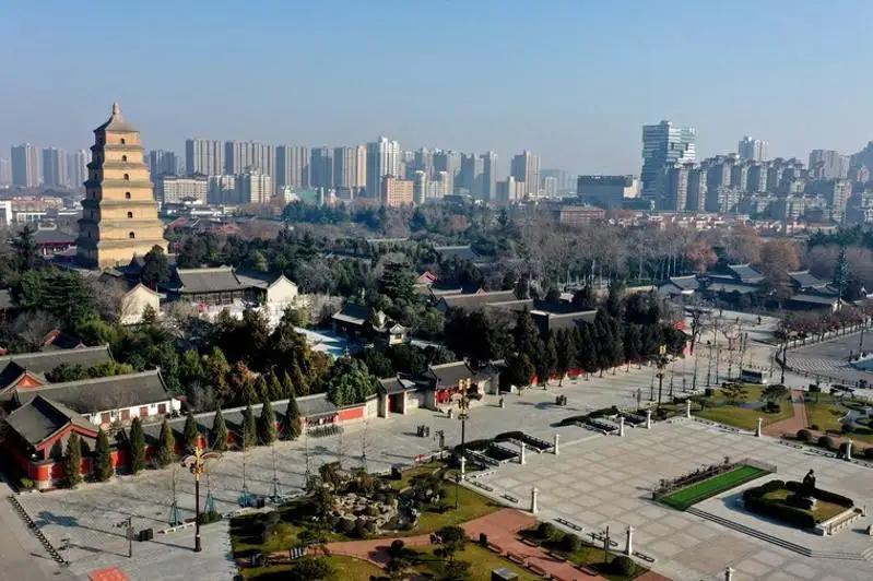 Карантинные меры ослабили в Шанхае и Сиане