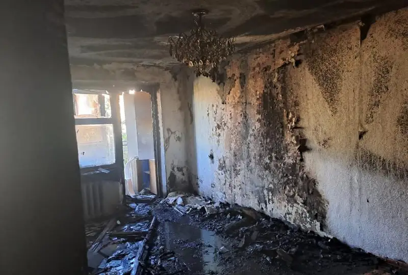 Четверых детей спасли пожарные в Атырау