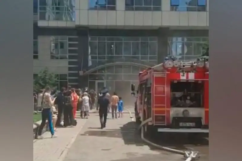 الماتىدا كوپقاباتتى ۇيدەن ءورت شىعىپ، تۇرعىندار ەۆاكۋاتسيالاندى - ۆيدەو