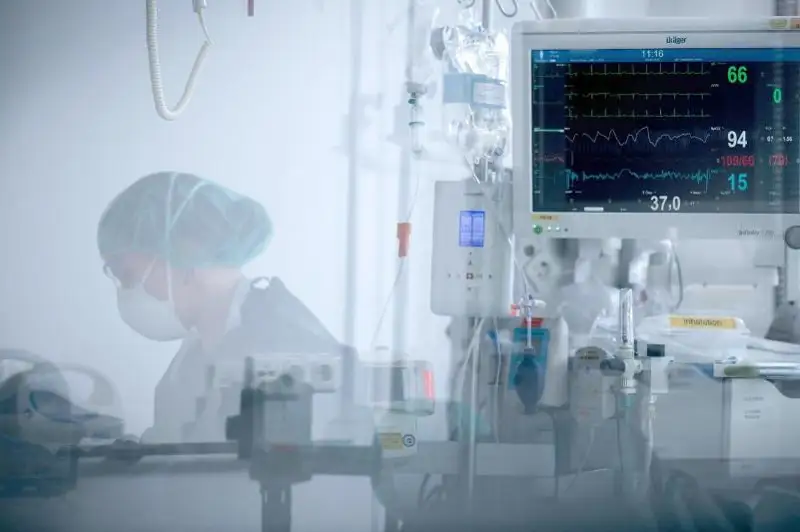 كوروناۆيۋستان ءولىم-ءجىتىم كۇرت ارتتى