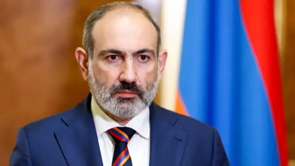 ارمەنيا اسكەريلەرى پرەمەر- ءمينيستردىڭ وتستاۆكاسىن تالاپ ەتۋدە