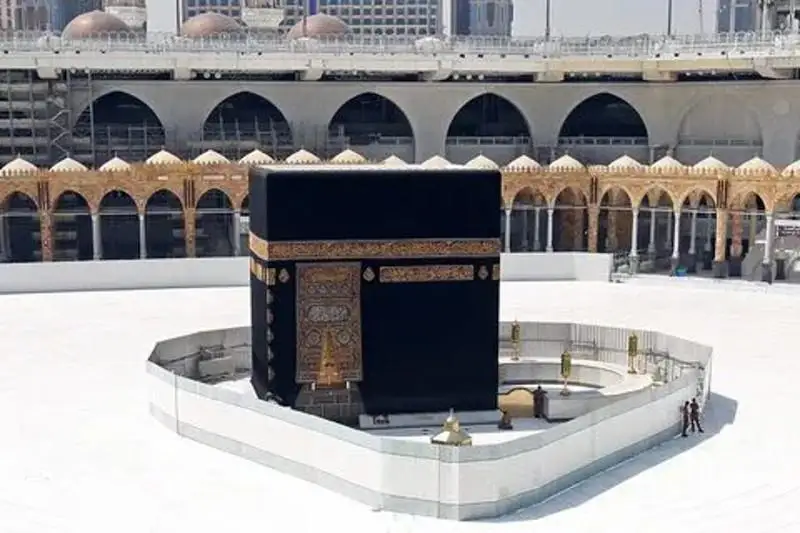 كوروناۆيرۋسقا بايلانىستى مەككە مەن مەدينەدەگى قاسيەتتى ورىندار جابىلدى