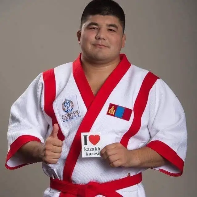 موڭعولياداعى ءبىر ۋىس قازاقتىڭ اراسىنان شىققان تالانتتى بالۋان