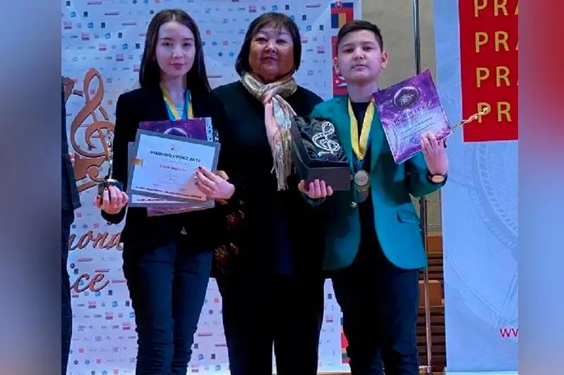 قازاقستاندىق جاس ونەرپاز چەحيادا «بريلليانت داۋىستى ءانشى» اتاندى