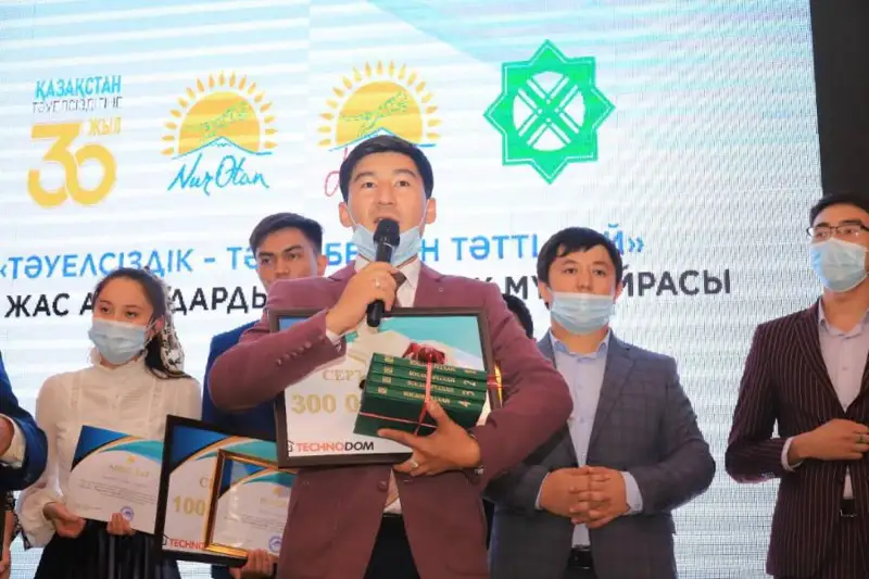 تاۋەلسىزدىكتىڭ  30 جىلدىعىنا ارنالعان ءمۇشايرادا باس جۇلدە العان ولەڭ