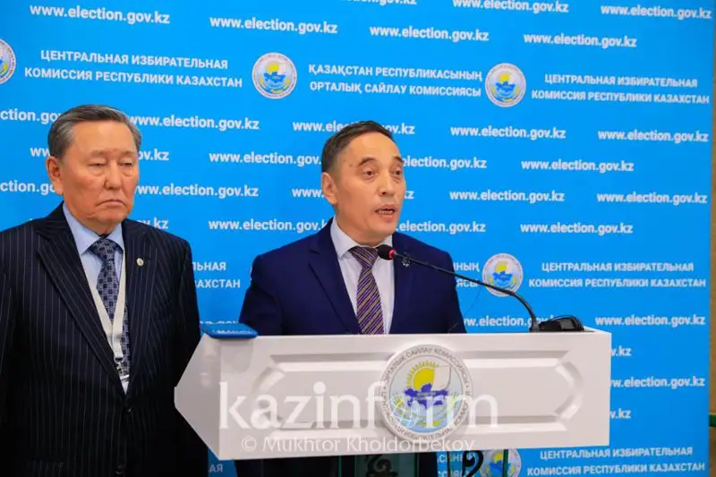 «Aýyl» partııasynan prezıdenttikke úmitker Jıgýlı Daırabaev lıngvıstıka emtıhanynan ótti