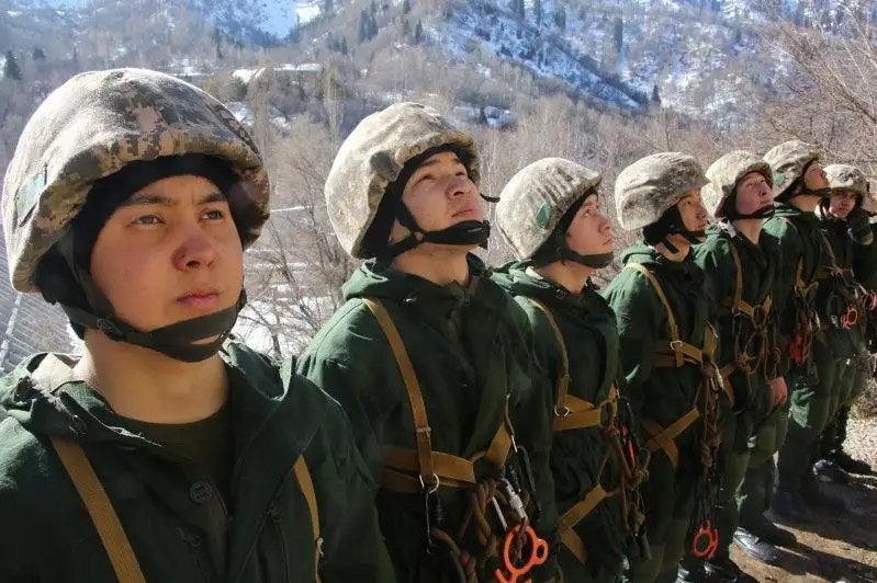 Военнослужащие спецподразделений проходят горную подготовку