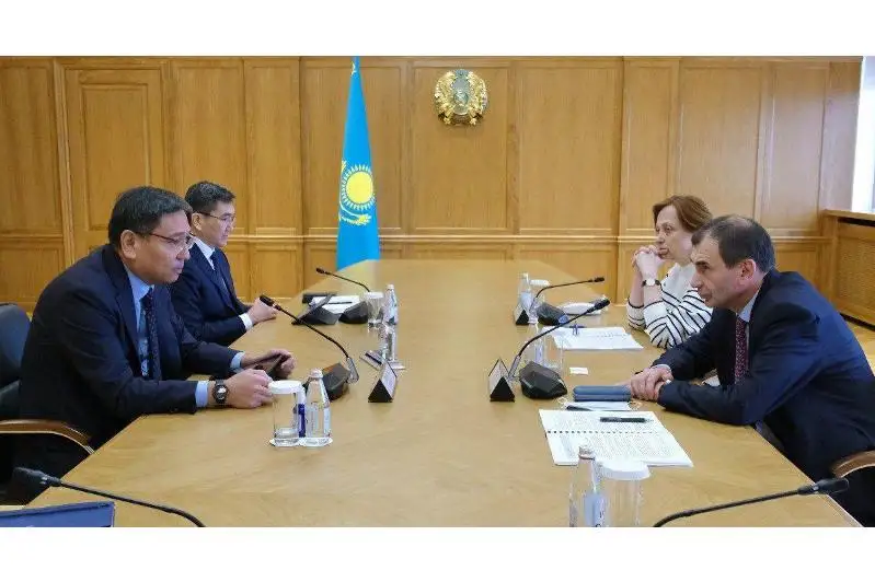 Ерболат Досаев ЕҚҚДБ вице-президентімен қаланың инфрақұрылымын жақсарту жобаларын талқылады