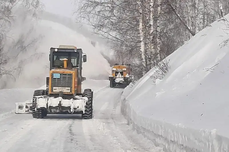 Лавина сошла на дорогу в ВКО