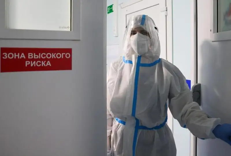 Новый максимум случаев заражения КВИ за сутки выявили в России