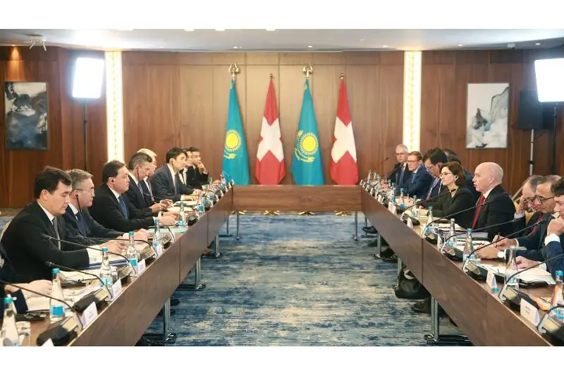 اسقار مامين شۆەيتساريا پرەزيدەنتىمەن كەلىسسوزدەر وتكىزدى