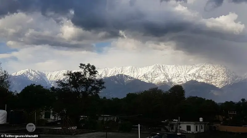 ءۇندىستان تۇرعىندارى 30  جىلدا العاش رەت گيمالاي تاۋىنىڭ شىڭىن كورە الدى