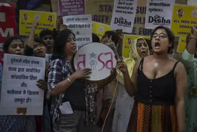 Протесты против амнистии насильникам прошли в Индии