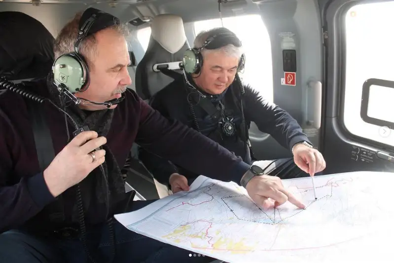 Павлодарские спасатели экологичным методом ослабляют лед на реках