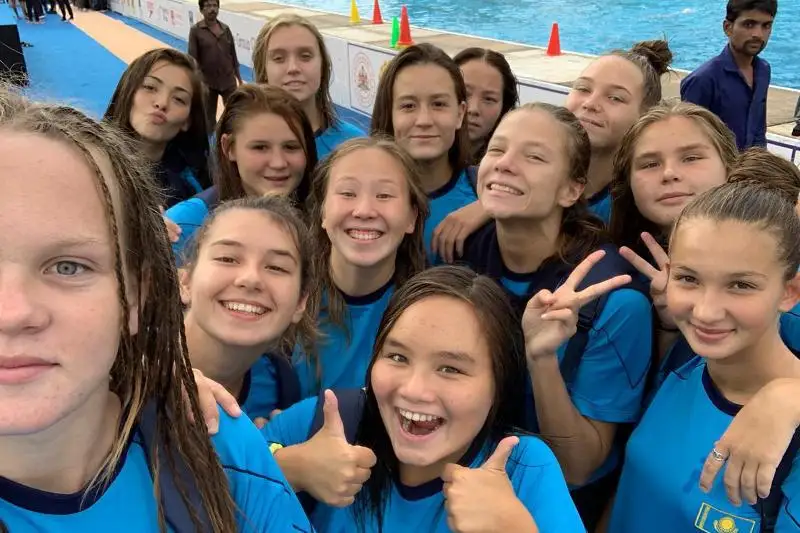 ۇزىلگەن ءانۇران: جانكۇيەرلەرىن تەبىرەنتكەن جاسوسپىرىم قىزدار ەلگە قاشان ورالادى