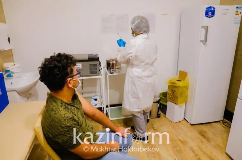 Жителей Астаны призывают вакцинироваться против гриппа