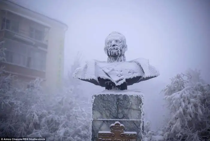 3998AD3D00000578-3863596-image-m-82_1477191107293_701x469