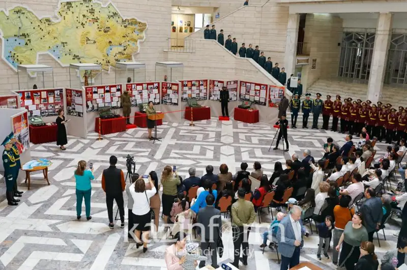 Almatyda qaharman ushqysh Hıýaz Dospanovaǵa arnalǵan kórme ashyldy