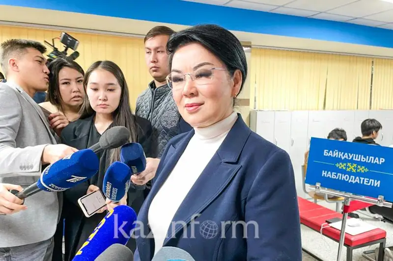 Салтанат Турсынбекова ответила на вопросы журналистов на избирательном участке
