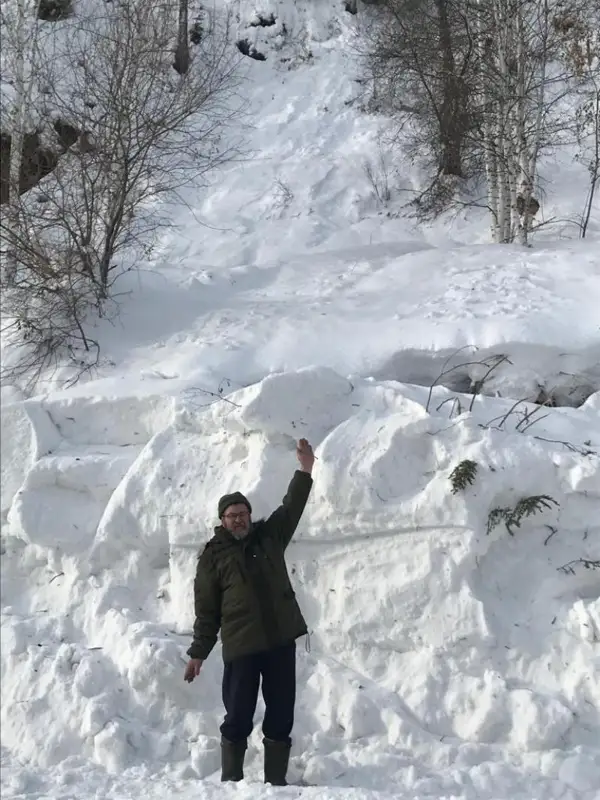 Три лавины сошли на автомобильную трассу в ВКО