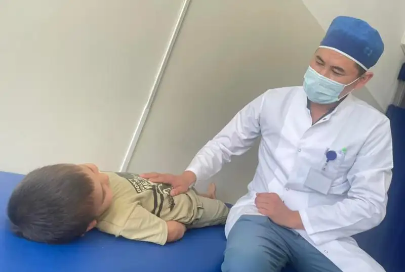 Shymkentte tórt jasar balanyń ókpesinen 8 sm ehınokokk qurty alyndy