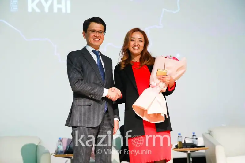 Лучших сотрудников цифровизации и информационных технологий наградили в Астане