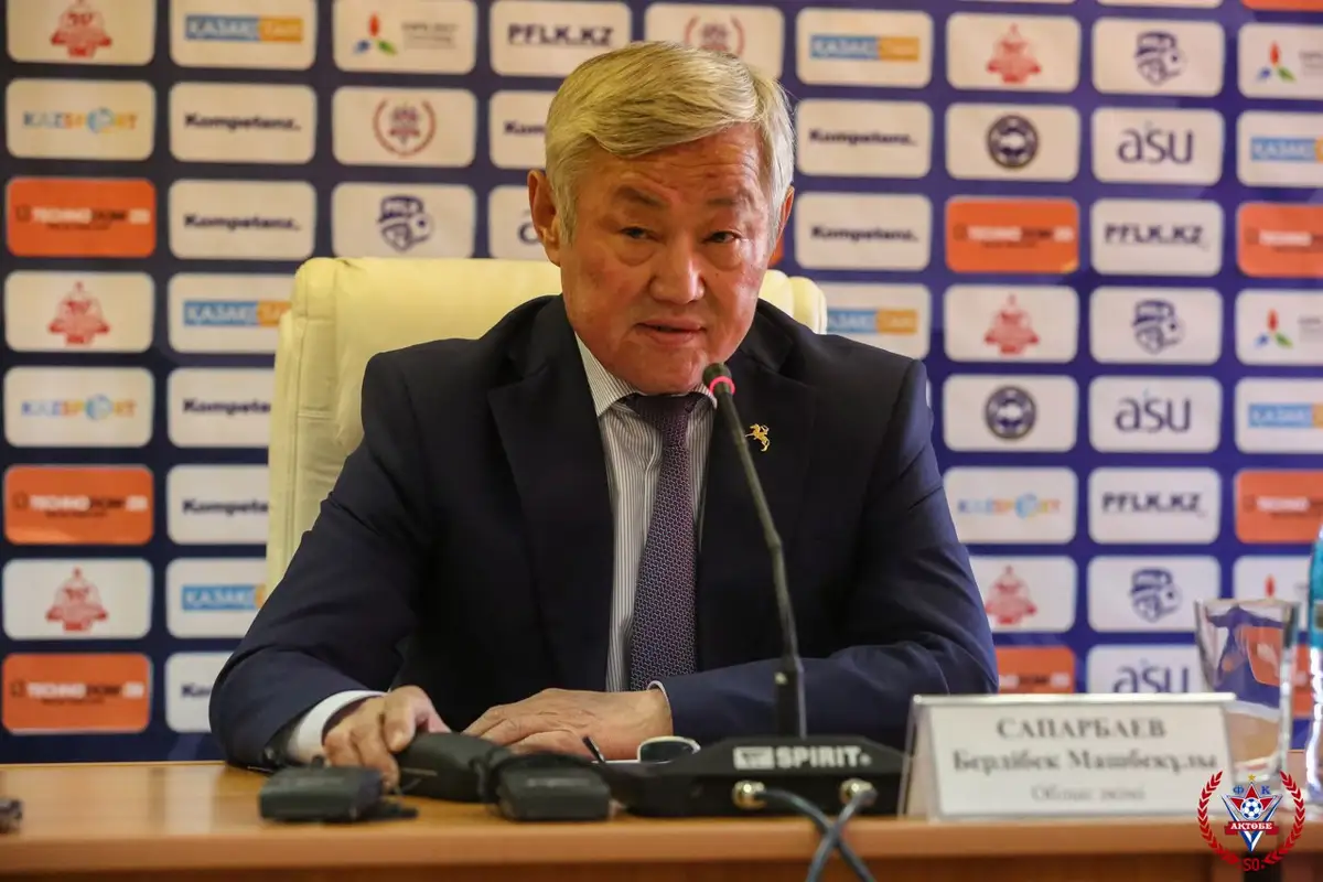 Сапарбаев футболшыларға: Жігіттерде намыс болуы керек