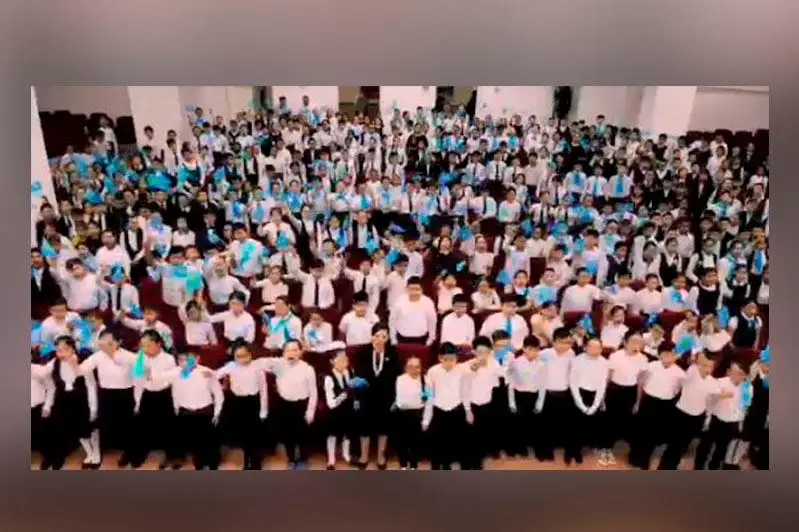 مەن قازاقپىن: پاۆلودار وقۋشىلارىنىڭ چەللەندجى الەۋمەتتىك جەلىنى ءدۇر سىلكىندىردى