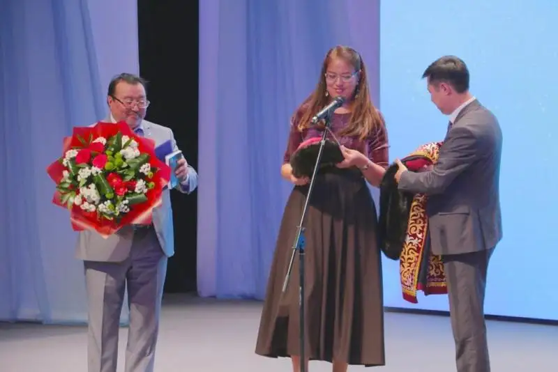 ۇلىقبەك ەسداۋلەتتىڭ مەرەيتويى تۋعان جەرىندە كەڭىنەن اتالىپ ءوتتى