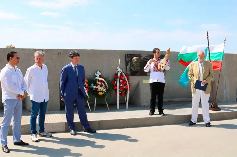 بولگاريادا اباي بارەلەفى اشىلدى