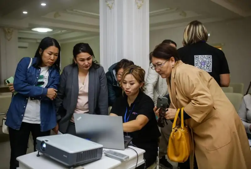Свыше 200 предпринимателей на юге Казахстана обучили работе в системе цифровой маркировки
