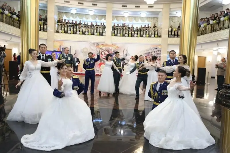 Офицерский бал прошел в Национальном университете обороны