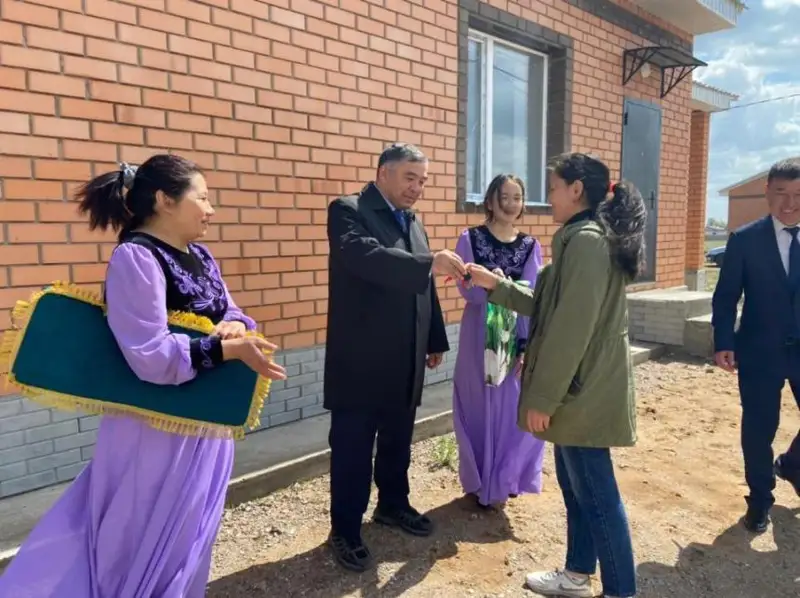 Четырнадцать семей получили ключи от новых квартир в Карагандинской области