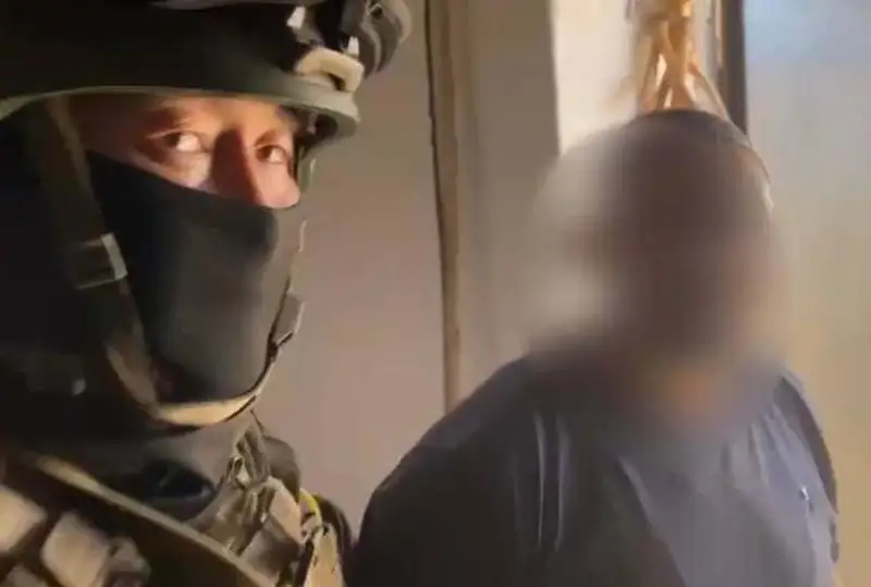 Двое жителей незаконно хранили огнестрельное оружие в Абайской области