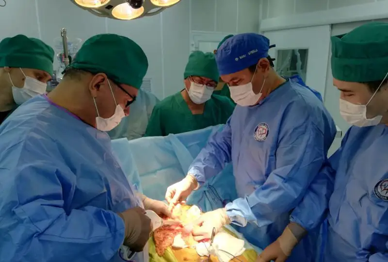 Одновременно 2 сложные операции на сердце и желудок провели павлодарские врачи