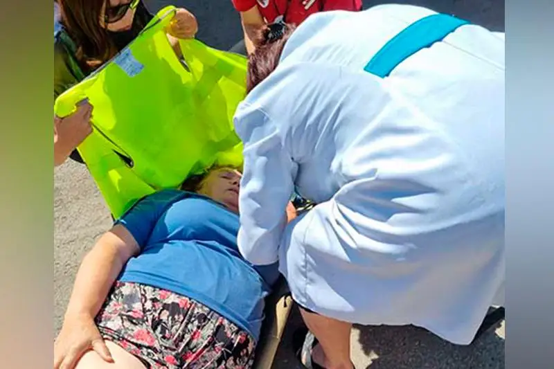 На алматинку упало железное ограждение: костанайский аэропорт намерен понести все расходы