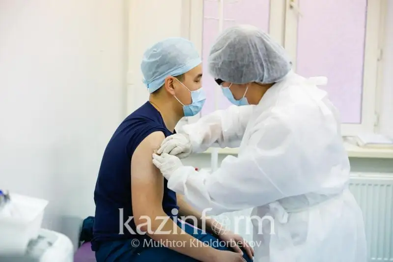 57 тысяч жителей Атырауской области привились от коронавируса